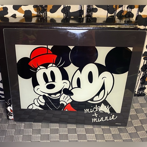 DISNEY MICKEY MOUSE GLASS CUTTING BOAR - Picture 3 of 7